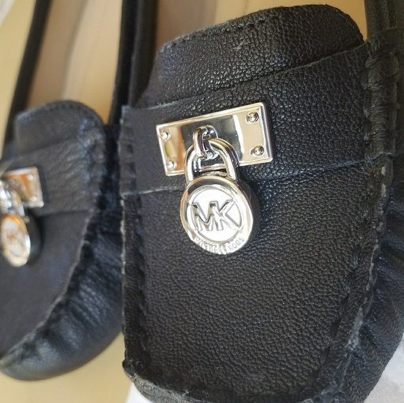 •Michael Kors• black Hamilton charm loafers - Picture 3 of 6
